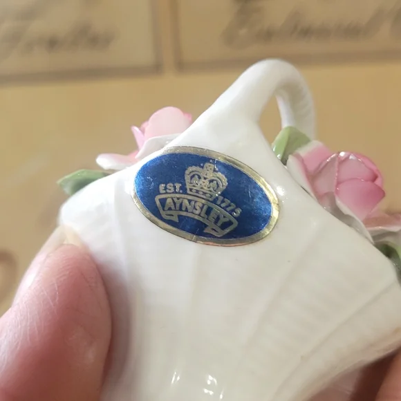 ANSLEY Ceramic Basket with Pink Roses - Picture 3 of 5